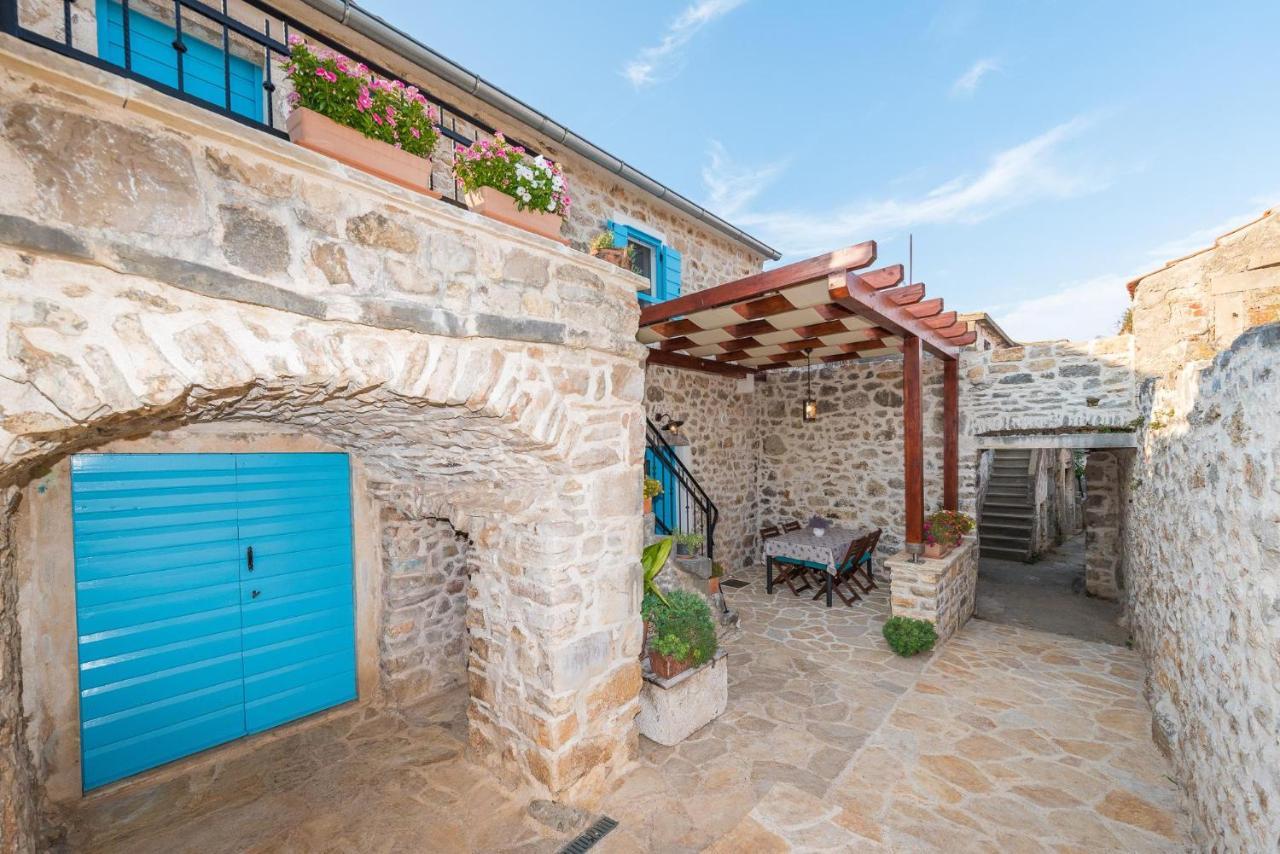Holiday Home Lipa Nasa Nevidane Exterior photo